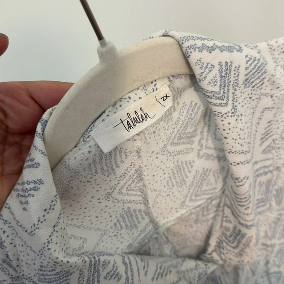 Talulah white/blue flowy button up top - Picture 3 of 3